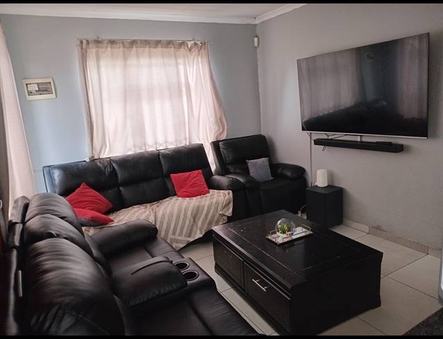 2 BEDROOM FREESTANDING TO LET IN COSMO CITY